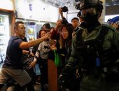 اشتباكات بين الشرطة ومحتجين فى هونج كونج بمركز تجارى