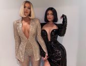 كايلى جينر وكلوى كاردشيان بإطلالة براقة ومثيرة على انستجرام.. صور 