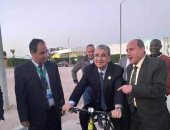 وزير الكهرباء يستقل الدراجة بشرم الشيخ استعدادا للمشاركه فى مارثون المنتدى..صور