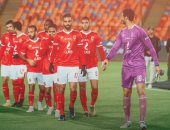 الأهلي والإسماعيلي يصلان ملعب المكس قبل مواجهتهما في الدوري