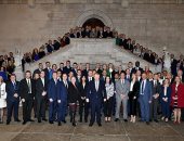 صور.. العالم هذا المساء.. بلجيكا تحيى ذكرى معركة (الانتفاخ) بحضور الملكة ماتيلد والملك فيليب.. رئيس أوروجواى المنتخب لويس لاكال بو يعلن تشكيل حكومته الجديدة.. اضراب وسائل النقل فى فرنسا يدخل يومه الثانى عشر