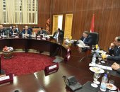 اشتباك برلمانى حكومى فى اجتماع منتصف الليل.. نواب النقل يهاجمون مسئول الوزارة لعدم جاهزيته بالأرقام.. ومحافظ البحر الأحمر يتدخل.. الوفد البرلمانى:"هنستخدم كل أدواتنا..مش بنتفسح"..عمرو حنفى:"حقكم تعرفوا كل حاجة"