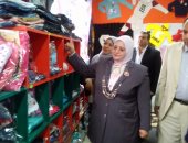 صور.. توزيع 2500 قطعة ملابس مجانا على طلاب مدارس البرلس بكفر الشيخ