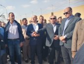 صور.. وزير النقل: معدات حديثة لورش أبو راضى ببنى سويف وتطوير البنية التحتية