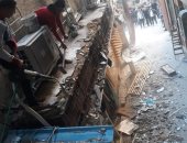 حملة مكبرة لإزالة التعديات على الطريق العام والممرات شرق الإسكندرية.. صور