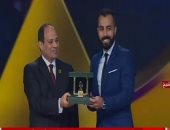 الرئيس السيسي يكرم عددا من نماذج الشباب المتميزة فى مجالات مختلفة