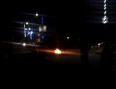 قارئ يشكو من قيام أصحاب المصانع بحرق أسلاك الكهرباء وسط الطريق بالدقهلية