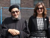 وزيرة الهجرة تهنئ القمص أنجيلوس سعد لإطلاق اسمه على متنزه فى كندا