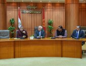 محافظ بورسعيد يبحث مع رؤساء الأحياء الاستعداد للعيد القومى للمحافظة
