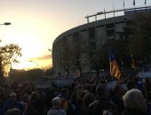 برشلونة ضد الريال.. توافد جماهيرى كبير أمام بوابات "كامب نو".. فيديو وصور