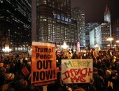 تظاهرات ضد ترامب وسط العاصمة الأمريكية واشنطن تزامنا مع إجراءات عزله