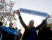 برشلونة ضد الريال.. لافتات الاستقلال تحاصر "كامب نو" قبل الكلاسيكو.. فيديو