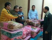 القوى العاملة: تسليم 80 بطانية للعمالة غير المنتظمة بالـوادى الجديد