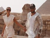 دانى ألفيس وزوجته فى أحضان الحضارة الفرعونية .. صور