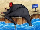 كاريكاتير صحيفة إماراتية.. تركيا تعمل على اغتصاب ثروات الأراضى الليبية 