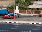 عربة كبس القمامة أمام عمارات خلف المعرض الدولى.. شكوى سكان مدينة نصر