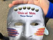 الشرطة الإسبانية تصادر أقنعة ميسى عقب الكلاسيكو.. فيديو