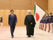 رئيس وزراء اليابان يطالب حسن روحانى الالتزام بالاتفاق النووى