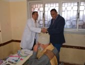 صور.. محافظ الدقهلية يدشن قافلة العيون الطبية بالحفير والأمل