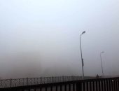 صور.. شبورة مائية تغطى سماء القاهرة والجيزة وانعدام جزئى للرؤية