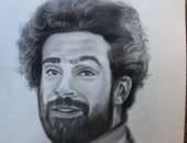"أحمد" يشارك برسومات لمشاهير الكرة والفن بالرصاص والفحم
