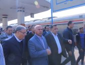 صور.. وزير النقل يتفقد محطة سكة حديد المنيا.. ويؤكد: نتسابق لخدمة الركاب