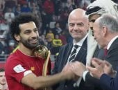 محمد صلاح يتوج بجائزة أفضل لاعب في كأس العالم للأندية.. فيديو