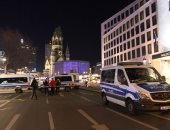 صور.. شرطة برلين تخلى سوقا شهدا هجوما داميا فى عطلة عيد الميلاد عام 2016