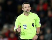 مايكل أوليفر يدير قمة الدوري الإنجليزي بين ليستر سيتي ضد ليفربول