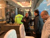 صور.. حسام البدرى يشاهد مباراة الأهلى والاتحاد مع محسن صالح وبيبو