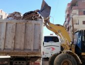 رفع 330 طن قمامة ضمن مبادرة "نظف بلدك" بمدينة أسوان.. صور