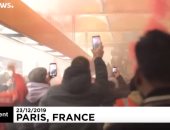 شاهد.. متظاهرون يقتحمون محطة قطار ليون بباريس 