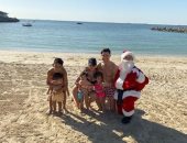 رونالدو يحتفل بالكريسماس على شواطئ دبى مع أسرته.. صور