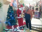 القارئ شريف غنام يشارك صورته فى إحدى المولات التجارية للاحتفال بالكريسماس
