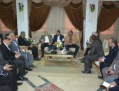 محافظ جنوب سيناء يلتقى وفد "المالية" لإنهاء إجراءات مشروع التحول الرقمى