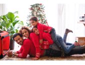 العيلة الفرفوشة رزق.. أحمد داوود وعلا رشدى وأبناؤهما يحتفلون بـ "الكريسماس"