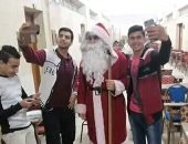 طلاب جامعة الزقازيق يحتفلون بأعياد الميلاد مع "سانتا كلوز".. صور 