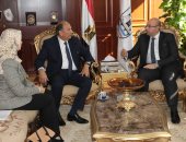 محافظ بنى سويف يبحث مع رئيس التنمية الصناعية حلول مشكلات المستثمرين