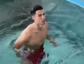 تدريبات شاقة لـ"كريستيانو رونالدو" في حمام السباحة.. فيديو