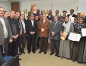 محافظ أسيوط يسلم 14 عقدا لتقنين واضعى اليد على أراضى الدولة بـ5 مراكز