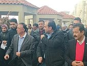 صور .. محافظ الإسكندرية يتفقد أعمال إزالة مخالفات مستأجرى الشواطئ على الكورنيش