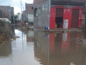 تجمع مياه الأمطار  يمنع أهالى قرية أبو عقادة بكفر الشيخ من الخروج للشوارع