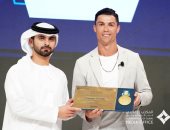 تكريم رونالدو ولوكاكو وبيانيتش وفيليكس فى مؤتمر دبي.. فيديو وصور