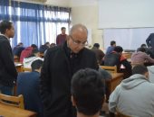 رئيس جامعة الزقازيق يتفقد لجان امتحانات نصف العام 