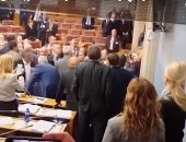 مشاجرة فى برلمان الجبل الأسود تم فضها بالغاز المسيل للدموع.. فيديو