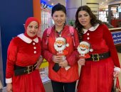 صور.. أفواج سياحية تصل العاصمة.. ومطار القاهرة يتزين لاستقبال العام الجديد