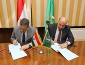صور.. محافظ المنوفية يوقع بروتوكول تعاون مع "الاتصالات" للتحول الرقمى