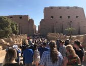 صور.. إقبال مميز من الأفواج السياحية معالم الأقصر للاستمتاع بدفئ الشتاء