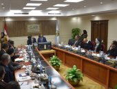 صور.. اجتماع مجلس جامعة مطروح بحضور المحافظ لأول مرة عقب توليه المنصب