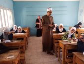 صور.. رئيس منطقة الأقصر الأزهرية يتفقد امتحانات النقل الإعدادى والثانوى 